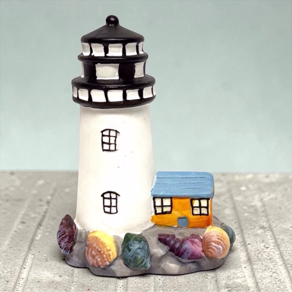 Brant Point Lighthouse Figurine Brant, MA Porcelain with colorful Seashells GUV